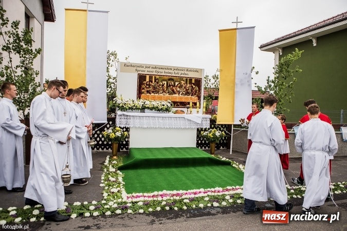 Zdjęcie w galerii na portalu naszraciborz.pl: Procesje Bożego Ciała w Raciborzu i okolicach wiadomości z regionu