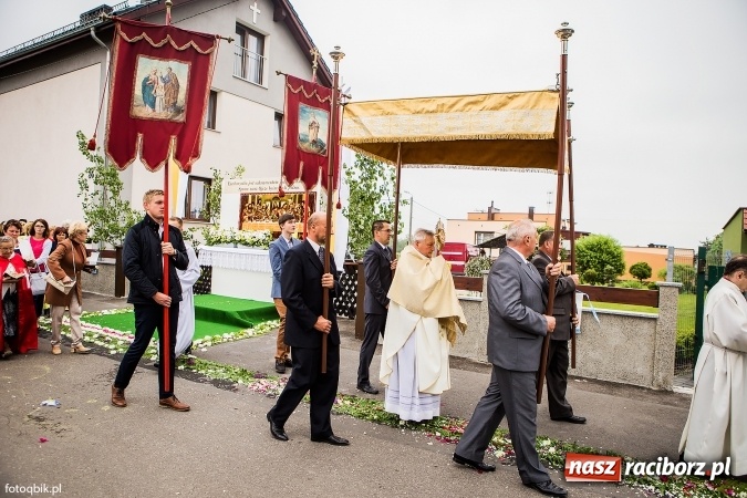 Zdjęcie w galerii na portalu naszraciborz.pl: Procesje Bożego Ciała w Raciborzu i okolicach wiadomości z regionu
