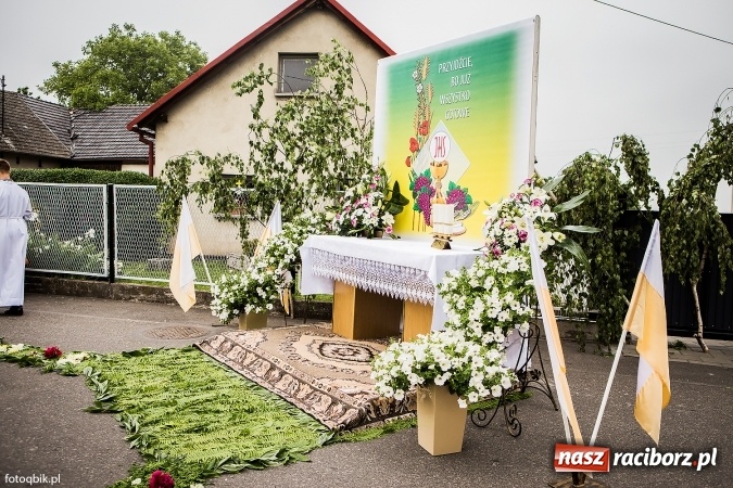 Zdjęcie w galerii na portalu naszraciborz.pl: Procesje Bożego Ciała w Raciborzu i okolicach wiadomości z regionu