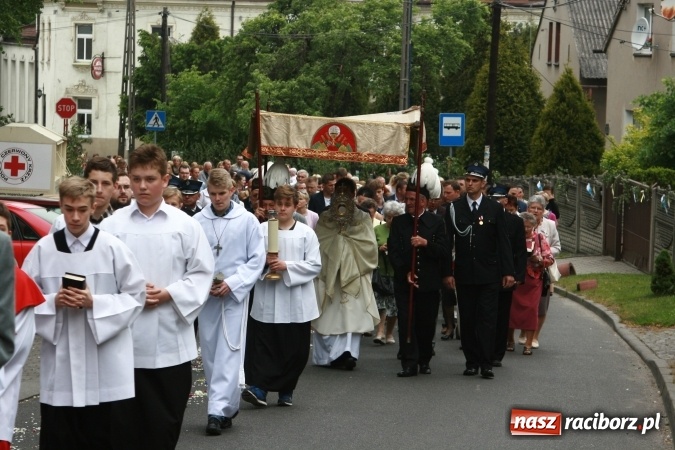Zdjęcie w galerii na portalu naszraciborz.pl: Procesje Bożego Ciała w Raciborzu i okolicach wiadomości z regionu