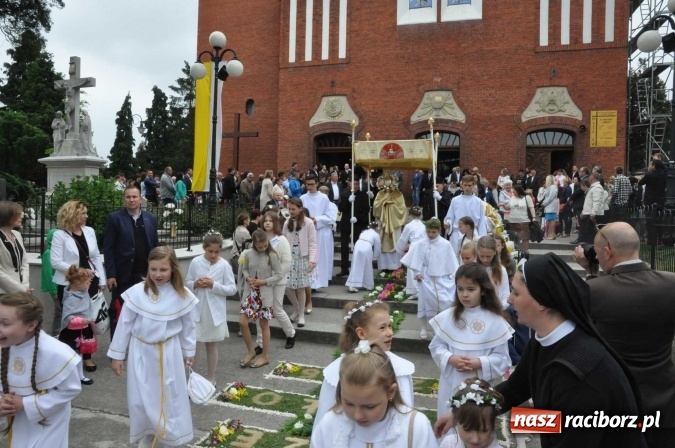Zdjęcie w galerii na portalu naszraciborz.pl: Procesje Bożego Ciała w Raciborzu i okolicach wiadomości z regionu