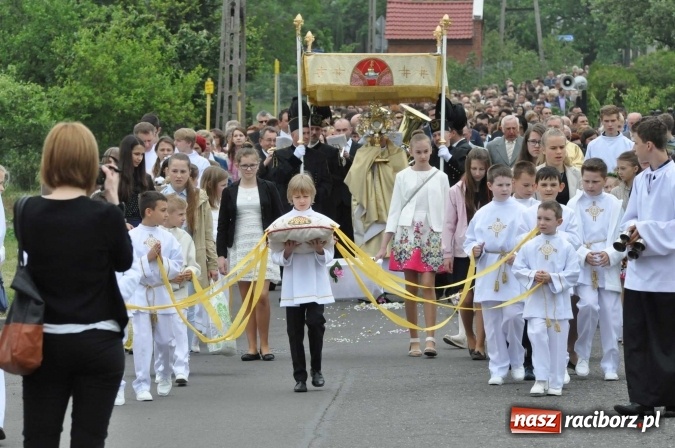 Zdjęcie w galerii na portalu naszraciborz.pl: Procesje Bożego Ciała w Raciborzu i okolicach wiadomości z regionu