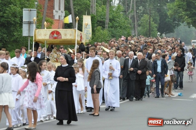 Zdjęcie w galerii na portalu naszraciborz.pl: Procesje Bożego Ciała w Raciborzu i okolicach wiadomości z regionu