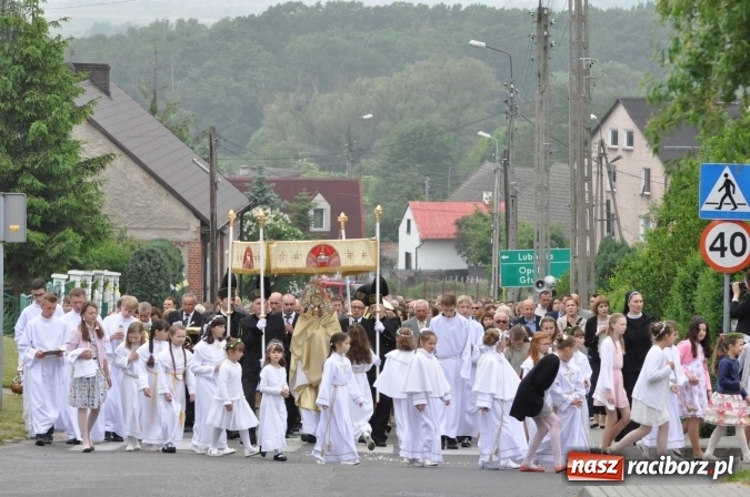 Zdjęcie w galerii na portalu naszraciborz.pl: Procesje Bożego Ciała w Raciborzu i okolicach wiadomości z regionu