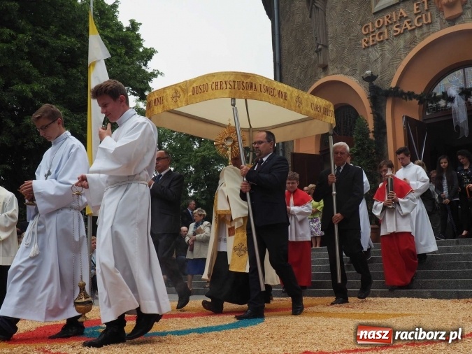 Zdjęcie w galerii na portalu naszraciborz.pl: Procesje Bożego Ciała w Raciborzu i okolicach wiadomości z regionu