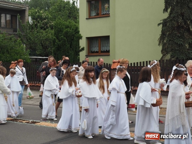 Zdjęcie w galerii na portalu naszraciborz.pl: Procesje Bożego Ciała w Raciborzu i okolicach wiadomości z regionu
