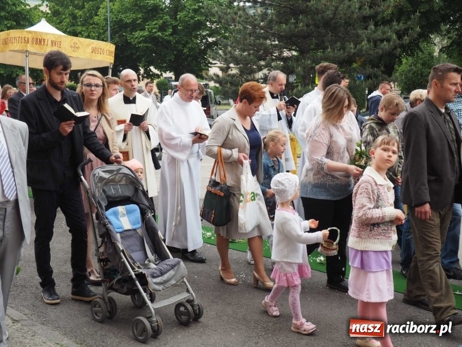 Zdjęcie w galerii na portalu naszraciborz.pl: Procesje Bożego Ciała w Raciborzu i okolicach wiadomości z regionu