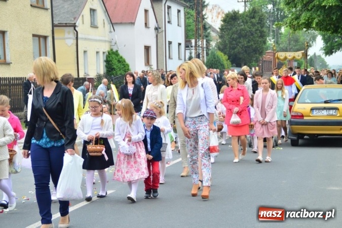Zdjęcie w galerii na portalu naszraciborz.pl: Procesje Bożego Ciała w Raciborzu i okolicach wiadomości z regionu