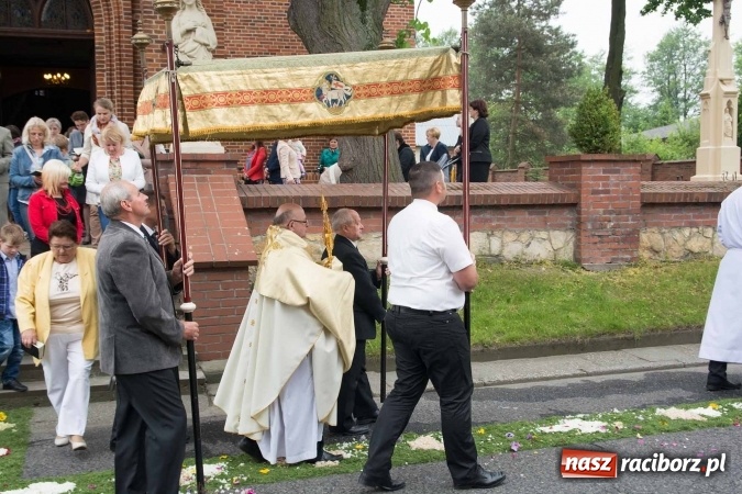 Zdjęcie w galerii na portalu naszraciborz.pl: Procesje Bożego Ciała w Raciborzu i okolicach wiadomości z regionu