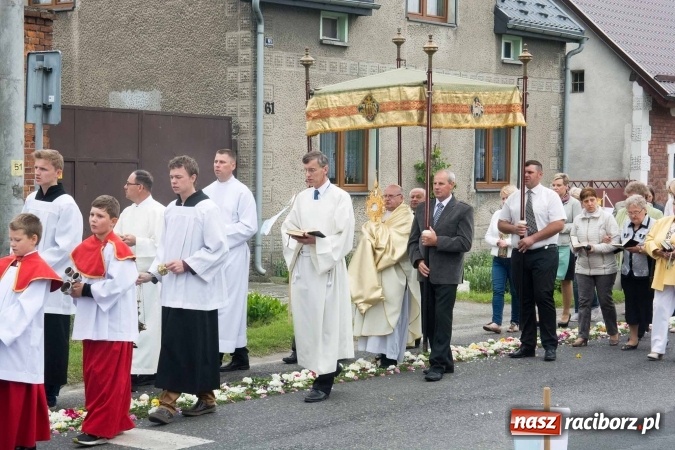 Zdjęcie w galerii na portalu naszraciborz.pl: Procesje Bożego Ciała w Raciborzu i okolicach wiadomości z regionu