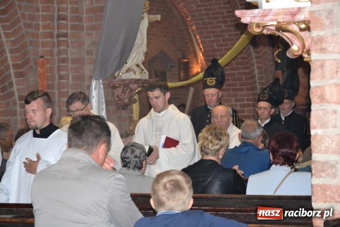 Zdjęcie w galerii na portalu naszraciborz.pl: Tłumy wiernych w procesji Bożego Ciała w Rudach!  wiadomości z regionu