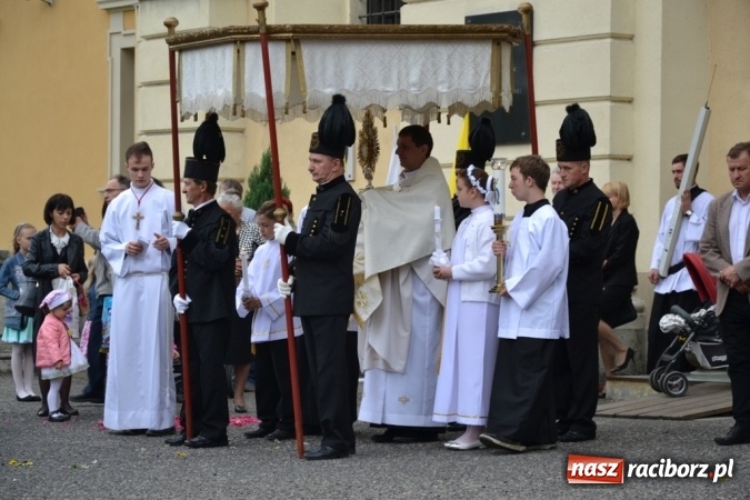Zdjęcie w galerii na portalu naszraciborz.pl: Tłumy wiernych w procesji Bożego Ciała w Rudach!  wiadomości z regionu