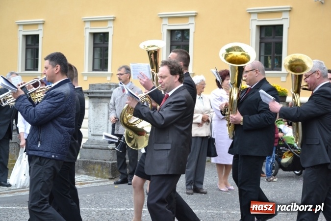 Zdjęcie w galerii na portalu naszraciborz.pl: Tłumy wiernych w procesji Bożego Ciała w Rudach!  wiadomości z regionu