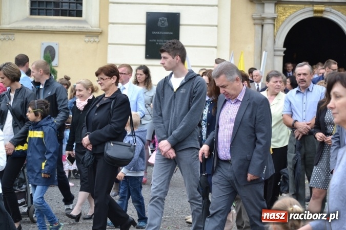 Zdjęcie w galerii na portalu naszraciborz.pl: Tłumy wiernych w procesji Bożego Ciała w Rudach!  wiadomości z regionu