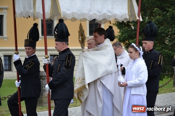 Zdjęcie w galerii na portalu naszraciborz.pl: Tłumy wiernych w procesji Bożego Ciała w Rudach!  wiadomości z regionu