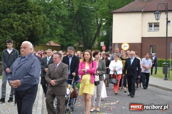 Zdjęcie w galerii na portalu naszraciborz.pl: Tłumy wiernych w procesji Bożego Ciała w Rudach!  wiadomości z regionu