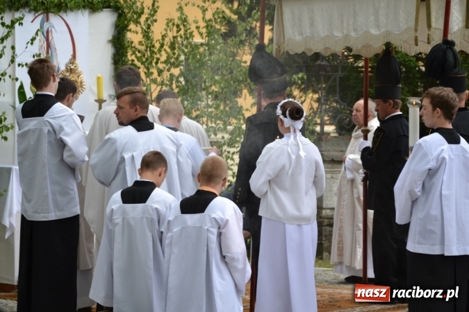 Zdjęcie w galerii na portalu naszraciborz.pl: Tłumy wiernych w procesji Bożego Ciała w Rudach!  wiadomości z regionu
