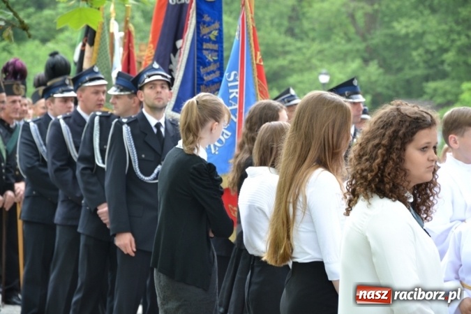 Zdjęcie w galerii na portalu naszraciborz.pl: Tłumy wiernych w procesji Bożego Ciała w Rudach!  wiadomości z regionu