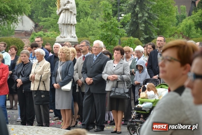Zdjęcie w galerii na portalu naszraciborz.pl: Tłumy wiernych w procesji Bożego Ciała w Rudach!  wiadomości z regionu