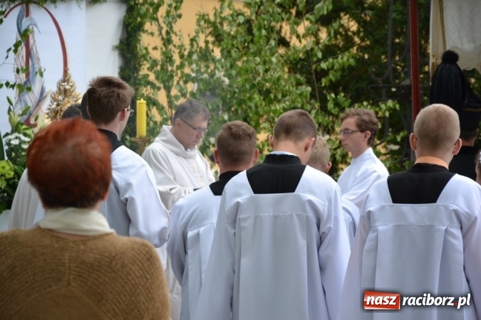 Zdjęcie w galerii na portalu naszraciborz.pl: Tłumy wiernych w procesji Bożego Ciała w Rudach!  wiadomości z regionu