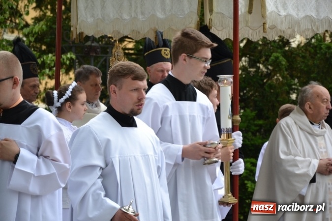 Zdjęcie w galerii na portalu naszraciborz.pl: Tłumy wiernych w procesji Bożego Ciała w Rudach!  wiadomości z regionu