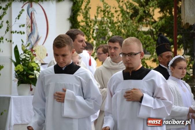 Zdjęcie w galerii na portalu naszraciborz.pl: Tłumy wiernych w procesji Bożego Ciała w Rudach!  wiadomości z regionu