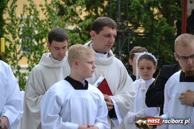 Zdjęcie w galerii na portalu naszraciborz.pl: Tłumy wiernych w procesji Bożego Ciała w Rudach!  wiadomości z regionu