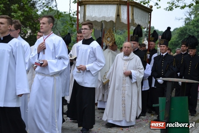 Zdjęcie w galerii na portalu naszraciborz.pl: Tłumy wiernych w procesji Bożego Ciała w Rudach!  wiadomości z regionu