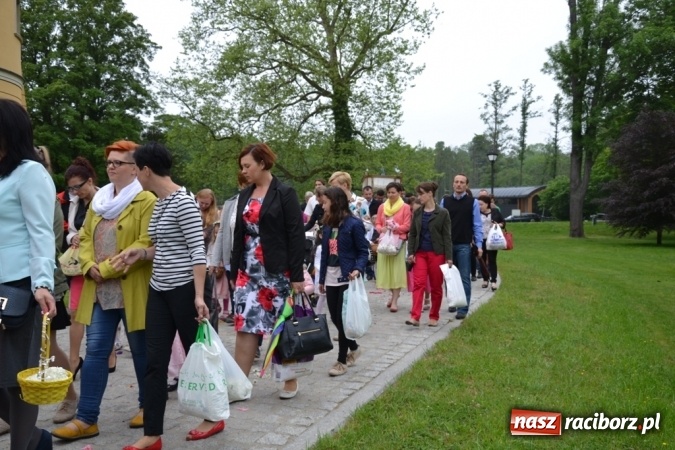 Zdjęcie w galerii na portalu naszraciborz.pl: Tłumy wiernych w procesji Bożego Ciała w Rudach!  wiadomości z regionu
