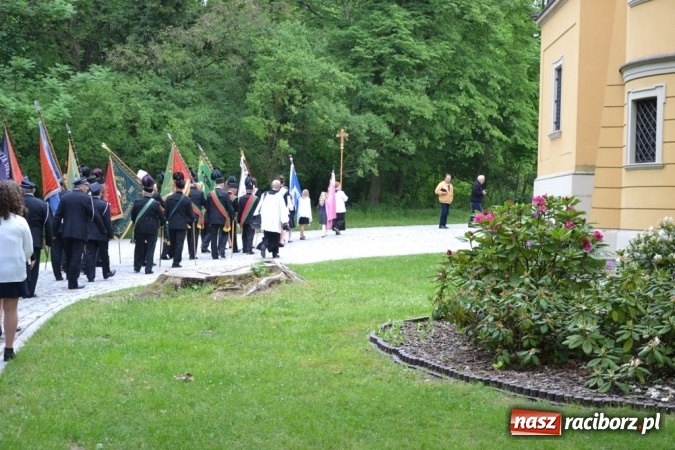 Zdjęcie w galerii na portalu naszraciborz.pl: Tłumy wiernych w procesji Bożego Ciała w Rudach!  wiadomości z regionu