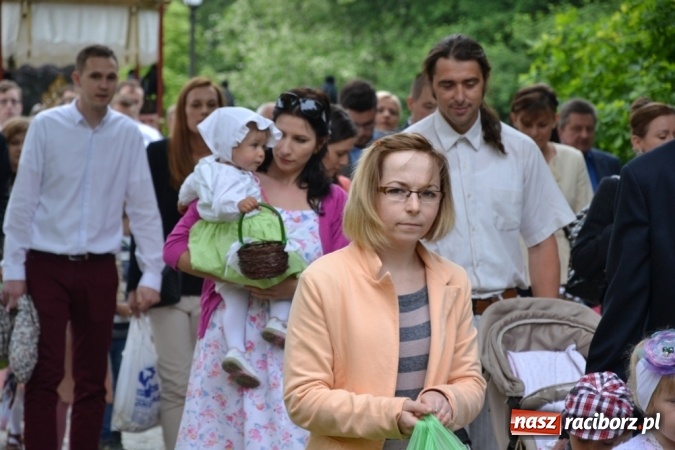 Zdjęcie w galerii na portalu naszraciborz.pl: Tłumy wiernych w procesji Bożego Ciała w Rudach!  wiadomości z regionu