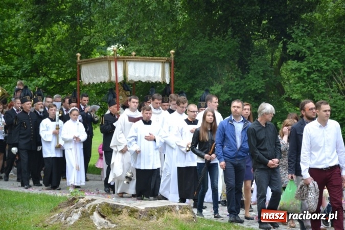 Zdjęcie w galerii na portalu naszraciborz.pl: Tłumy wiernych w procesji Bożego Ciała w Rudach!  wiadomości z regionu