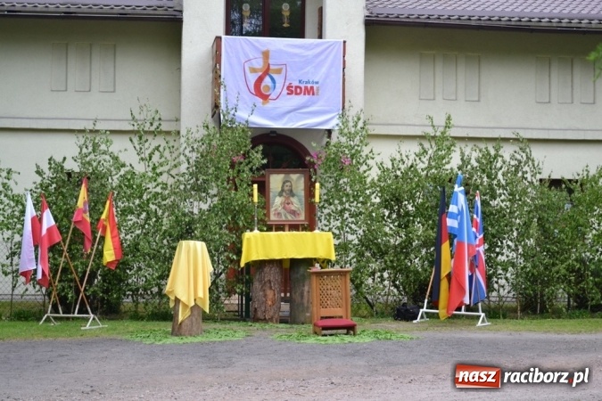 Zdjęcie w galerii na portalu naszraciborz.pl: Tłumy wiernych w procesji Bożego Ciała w Rudach!  wiadomości z regionu