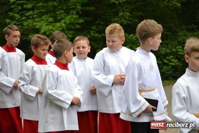 Zdjęcie w galerii na portalu naszraciborz.pl: Tłumy wiernych w procesji Bożego Ciała w Rudach!  wiadomości z regionu