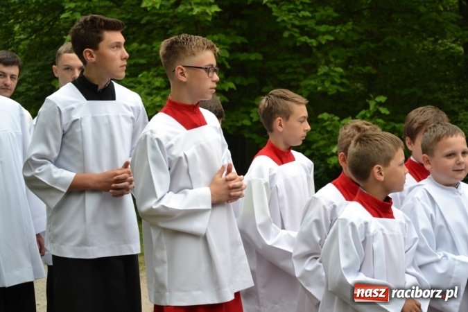 Zdjęcie w galerii na portalu naszraciborz.pl: Tłumy wiernych w procesji Bożego Ciała w Rudach!  wiadomości z regionu