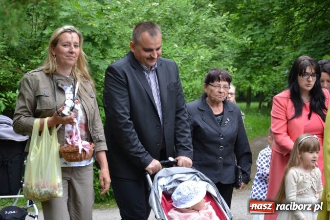 Zdjęcie w galerii na portalu naszraciborz.pl: Tłumy wiernych w procesji Bożego Ciała w Rudach!  wiadomości z regionu