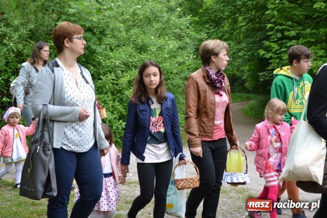 Zdjęcie w galerii na portalu naszraciborz.pl: Tłumy wiernych w procesji Bożego Ciała w Rudach!  wiadomości z regionu