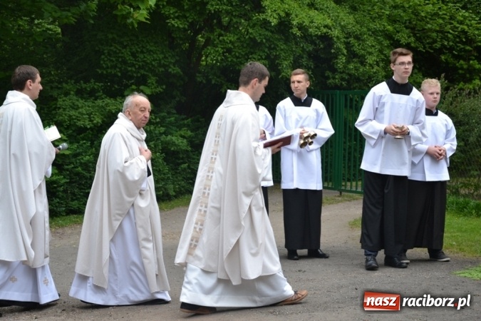Zdjęcie w galerii na portalu naszraciborz.pl: Tłumy wiernych w procesji Bożego Ciała w Rudach!  wiadomości z regionu