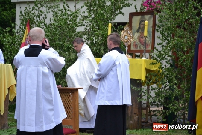 Zdjęcie w galerii na portalu naszraciborz.pl: Tłumy wiernych w procesji Bożego Ciała w Rudach!  wiadomości z regionu