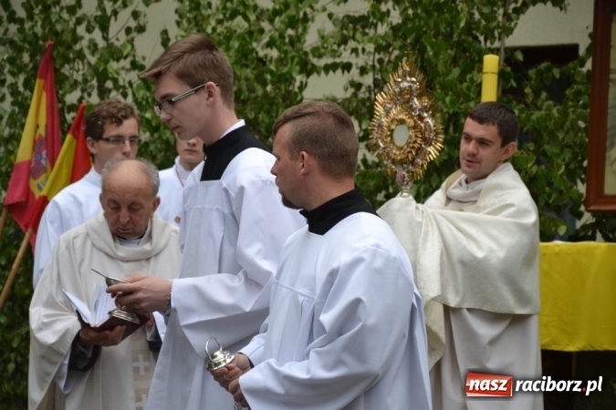 Zdjęcie w galerii na portalu naszraciborz.pl: Tłumy wiernych w procesji Bożego Ciała w Rudach!  wiadomości z regionu