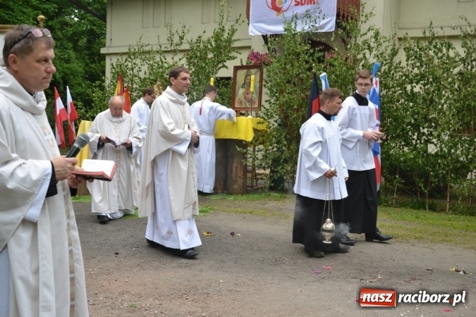 Zdjęcie w galerii na portalu naszraciborz.pl: Tłumy wiernych w procesji Bożego Ciała w Rudach!  wiadomości z regionu