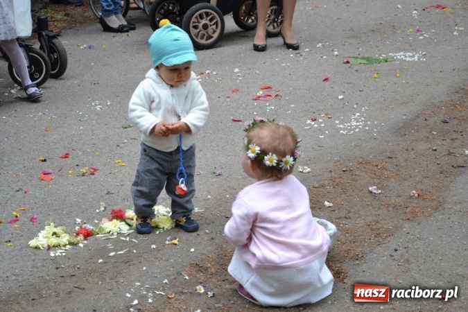 Zdjęcie w galerii na portalu naszraciborz.pl: Tłumy wiernych w procesji Bożego Ciała w Rudach!  wiadomości z regionu