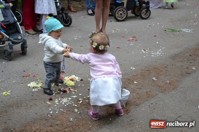 Zdjęcie w galerii na portalu naszraciborz.pl: Tłumy wiernych w procesji Bożego Ciała w Rudach!  wiadomości z regionu