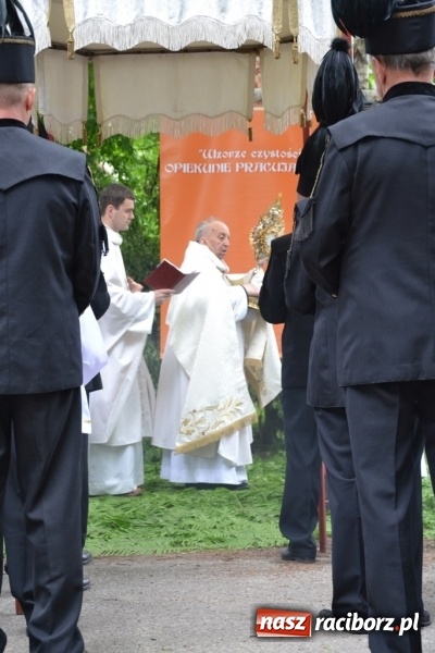Zdjęcie w galerii na portalu naszraciborz.pl: Tłumy wiernych w procesji Bożego Ciała w Rudach!  wiadomości z regionu