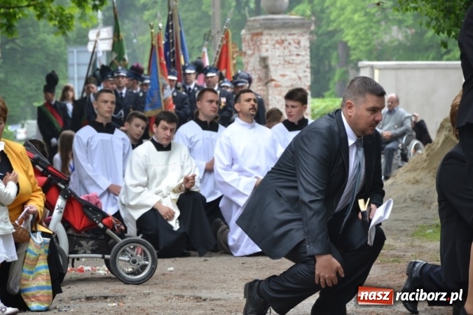 Zdjęcie w galerii na portalu naszraciborz.pl: Tłumy wiernych w procesji Bożego Ciała w Rudach!  wiadomości z regionu