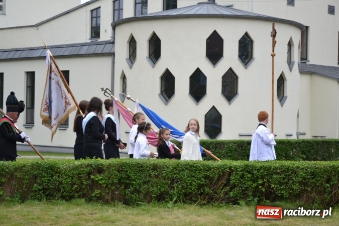 Zdjęcie w galerii na portalu naszraciborz.pl: Tłumy wiernych w procesji Bożego Ciała w Rudach!  wiadomości z regionu