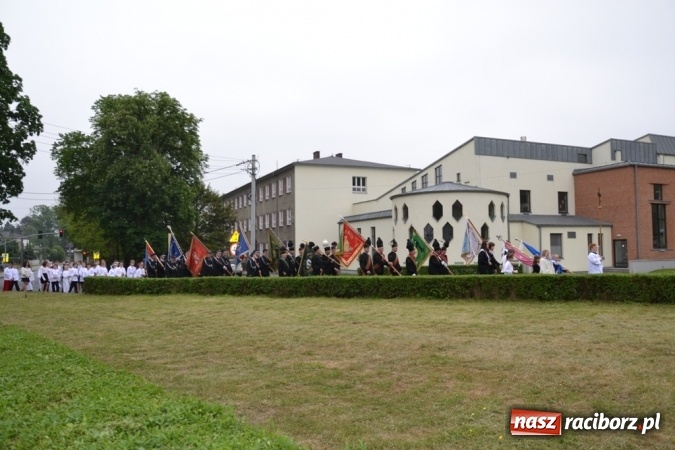 Zdjęcie w galerii na portalu naszraciborz.pl: Tłumy wiernych w procesji Bożego Ciała w Rudach!  wiadomości z regionu