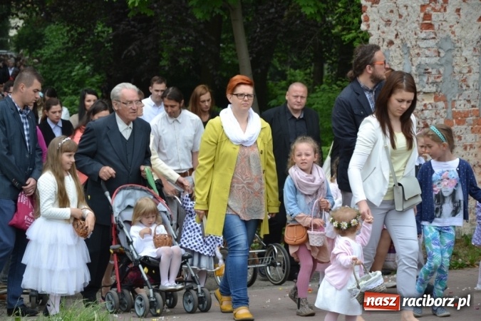 Zdjęcie w galerii na portalu naszraciborz.pl: Tłumy wiernych w procesji Bożego Ciała w Rudach!  wiadomości z regionu