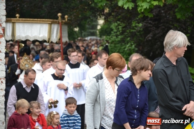 Zdjęcie w galerii na portalu naszraciborz.pl: Tłumy wiernych w procesji Bożego Ciała w Rudach!  wiadomości z regionu