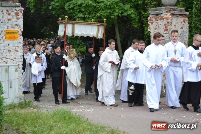 Zdjęcie w galerii na portalu naszraciborz.pl: Tłumy wiernych w procesji Bożego Ciała w Rudach!  wiadomości z regionu